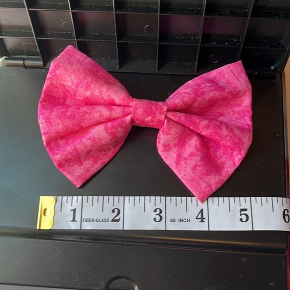 Pink tie dye bow - Picture 3 of 4
